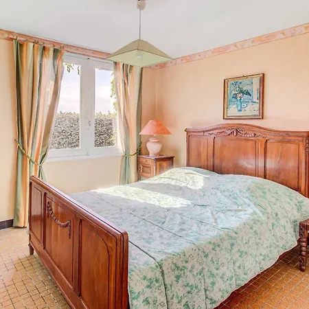 Maison De Famille Face A Sur